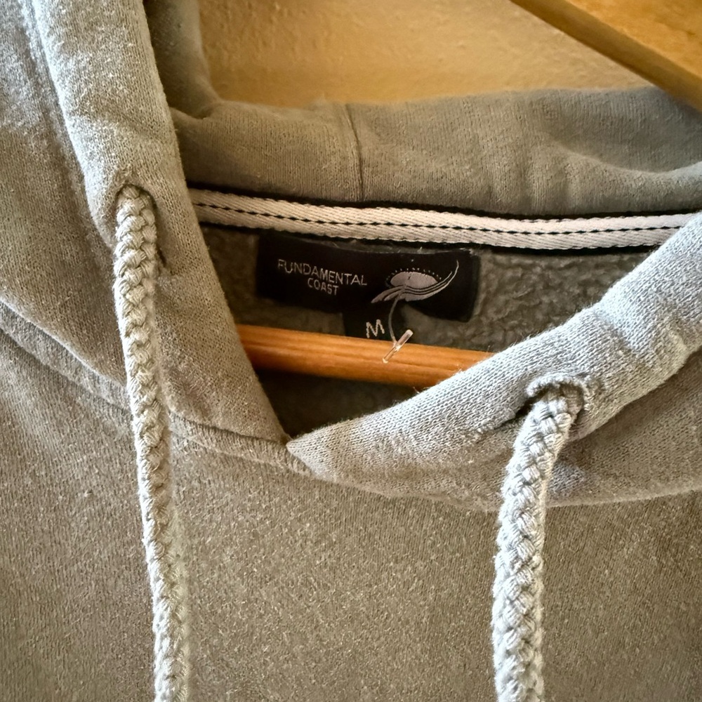 Fundamental Coast Kelly Cropped Hoodie

Size M

Sage Green - Picture 4 of 4
